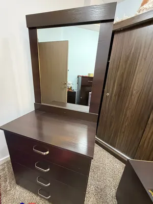 خزانة بابين سحاب مع تسريحة ومع كومدينة