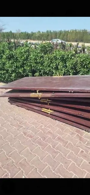 للبيع عدد ثلاث.ابوب خشب قوي بسعر مناسب على السوم