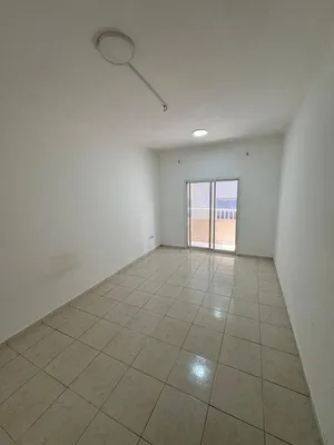 للإيجار الشهري غرفة وصالة بدون فرش في عجمان Unfurnished one-bedroom apartment (room and living room)