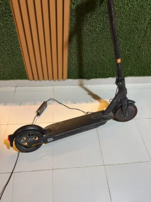 سكوتر شاومي مستعمل مع شاحن للبيع