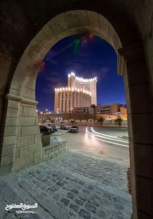 مبنى تجاري مساحة الارض 800م واجهتان برئيسي زناته الجديده خمسه محلات. وبدروم ودورين.