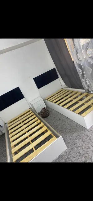 شاشه 32 للبيع شبه جديد 20 دينار تخت مفرد شبه جديد عدد2 بسعر 25 للتواصل