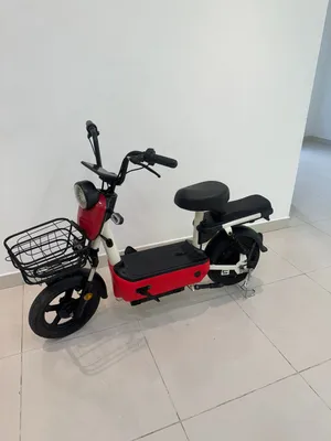 Scooter 2 seater for sale only 2 months used only 400km on it  110 bhd and can lower the price