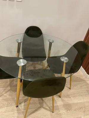 طاولة طعام أنيقة مع 4كراسي