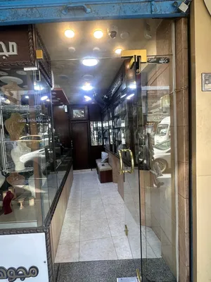 محل تجاري للايجار بدون خلو ( شارع السعاده الوسط التجاري الزرقاء )