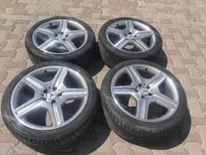 للبيع رنقات مرسيدس AMG حجم 19 عرضين وكاله مع الإطارات