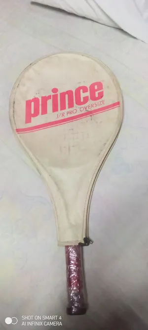 مضرب تنس جديد