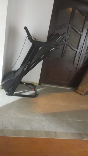 مشاية كهربائية OMA 5102 بحالة ممتازة للبيع