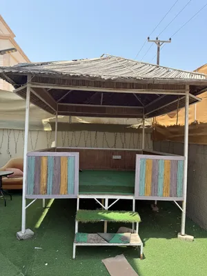 مجلس خارجي مرتفع من سعف النخيل للبيع