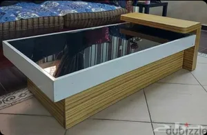 طاولة قهوة مودرن بزجاج متحرك ومساحات تخزين داخلية