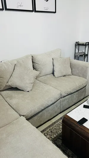 Sofas with L صالون فيه 4 فيه مقاعد و فيه 7 مسادة