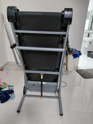 ألة المشي  Walking machine