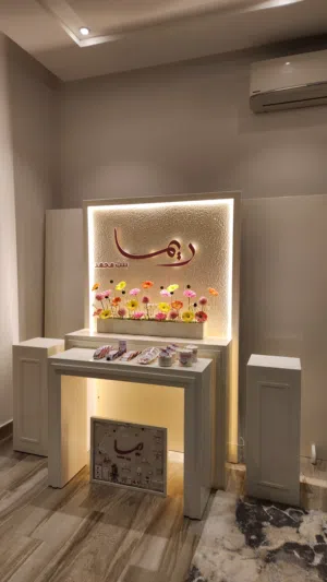 ستاندات و طاولات مع خلفية مع إنارة للبيع