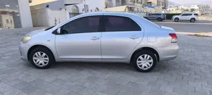 ياريس مديل 2010نظيفه جدا بدون الرقم