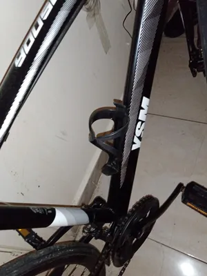 For sale: a road bike in clean, like-new condition. Asking price: 200 dirhams.