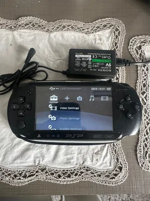 Psp ستريت بحاله جيده مع كامل ملحقاته وممري 16 جيجا معبي العاب