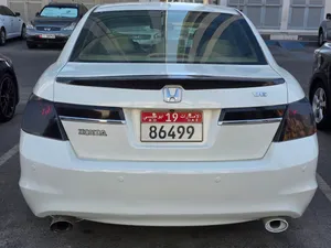 هوندا اكورد ستة سلندر امريكي اربع ابواب نظيفة للبيع السريع Honda accord 2012 v6 us