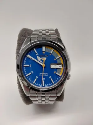 Seiko 5 Automatic watch blue dial in excellent condition