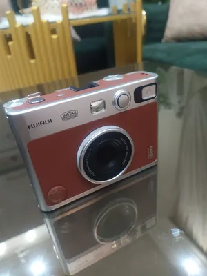 كاميرا Fujifilm Instax Mini Evo Hybrid – بني (جديدة تماماً) للبيع!