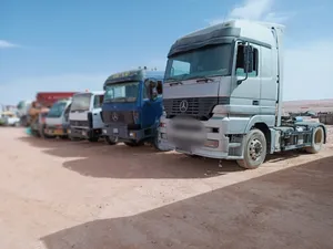 معدات ثقيلة للبيع