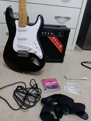 Devisev guitar electric (الكتريك جيتار) جديد مع كل مستلزمات