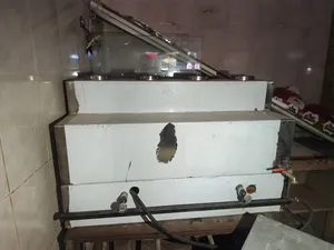 سيبه سدور بحالة الوكالة طول مترين وعرض متر ونص  وسخان ماء غاز وكاله غير مستعمل تفصيل ستنلس ثقيل