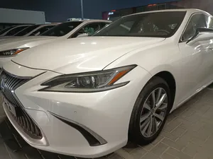 لكزس اي اس 300 بحاله ممتازه ضمان شاشه جير ماكينه ضمان دخول السعوديه وعمان ضمان تسجيل 2023