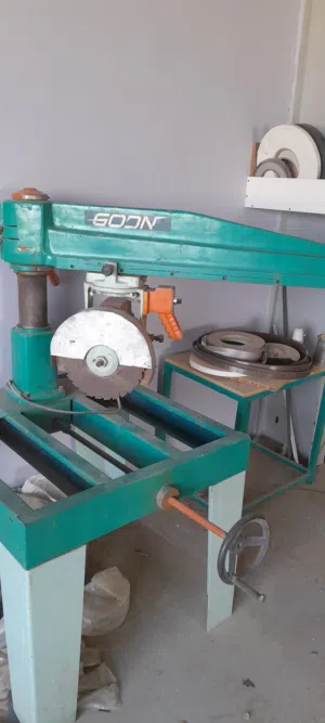 carpenter saw منشار خشب متحرك