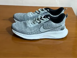 Nike Run Defy