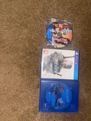 أقراص بلايستيشن 4 (GTA V / The Witcher Wild 3 Hunt)