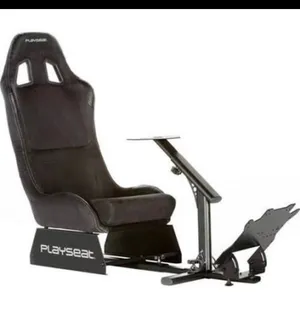 كرسي قيادة PlaySeat جلد اسود مع مقود قيادة Logitech G29 بحالة ممتازة استعمال خفيف
