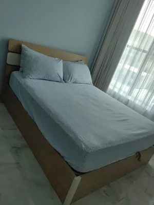 سرير مع التخزين