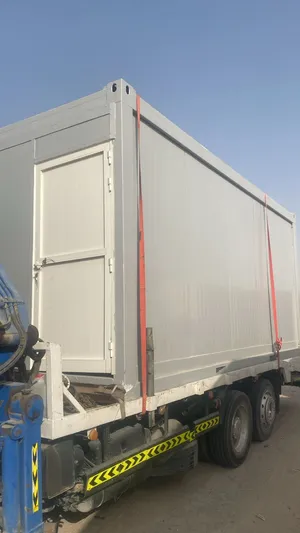 كاونتنرات تخزين حديد وساندوش بانل بالإضافة إلى كرفانات سكن العمال