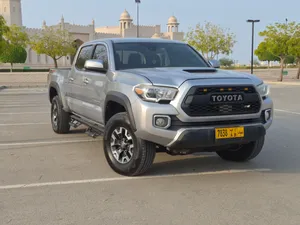 تويوتا تاكوما TRD  2018 رقم 1 بحالة ممتازة