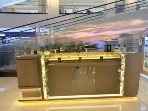 للبيع محل عطور مع رخصة و كيوسك و بضاعة