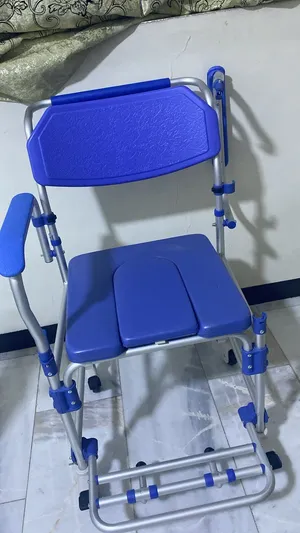 السلام عليكم بيع كرسي طبي للحمام متحرك مستعمل مره واحده جديد السعر 120 وبي مجال