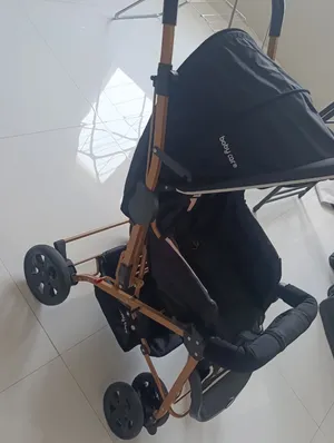 عربة أطفال ماركه بحالة ممتازة ونظيفة