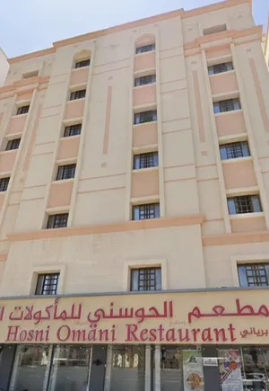 مبني جديد بموقع متميز علي شارع مزون