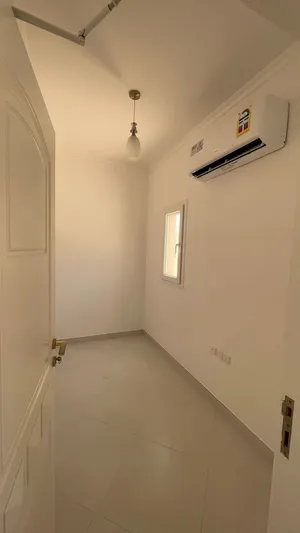 فيلا للإيجار في بوشر – قريبة من جميع الخدمات Villa for Rent in Bawshar – Close to All Services