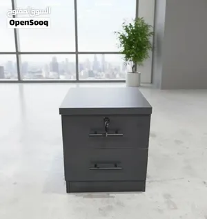 استلم وادفع كومودينو أبيض عصري بدرجين بتصميم بسيط وأنيق، قطعة عملية تناسب غرف النوم الحديثة ........