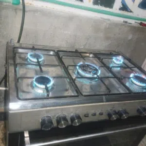 طباخ خمس عيون وفرن