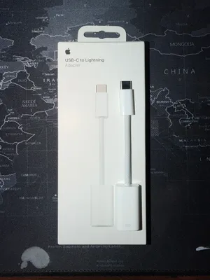 لة أبل أصلية USB-C to Lightning Adapter (مستعملة مرة واحدة)