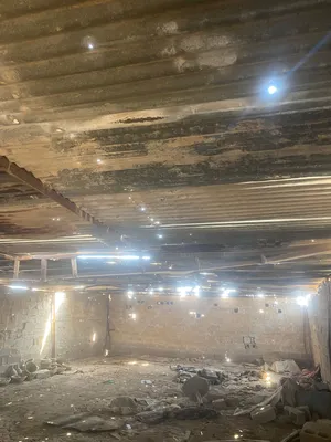 جملون سقف جسور حديد وجينكو والجدران بلوك عدد البلوك 3500 للبيع شروه وحدة البلوك والحديد