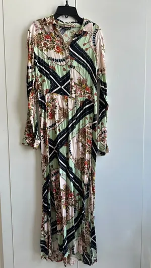 للبيع ملابس مستعمله - for sale pre loved clothes
