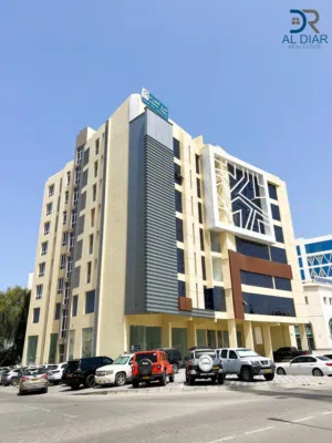للإيجار  مكتب بتشطيبات راقية في الطريق العام بجوار بنك بيروت - For Rent: Offices for Rent