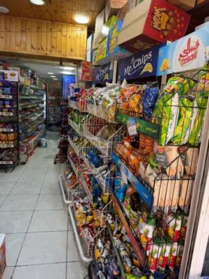 سوبرماركت للبيع