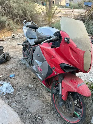 دراجه ناريه بطح هاي سونك نضيفه ومابيه شي بس يرادله محرك لان مشدودله محرك ستوته ويرادله تجفيت دراجه