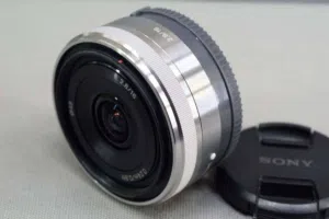 عدسه سوني للكروب 16mm f2.8 للبيع