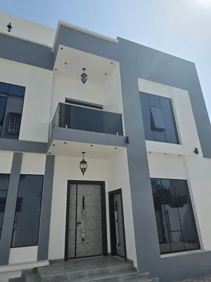فيلا راقية للبيع في الحيل الشمالية