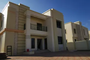 ثلاث فلل شبك على الشارع العام (طريق الدريز العينين)